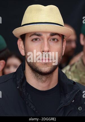 Zachary Levi arriva alla UK Premiere of the Expendables 2 sponsorizzata da Netflix all'Empire Cinema, Leicester Square, Londra. Foto Stock