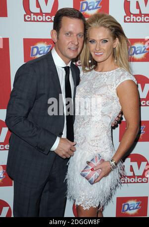 Jeremy Kyle e la moglie arrivano al TV Choice Awards 2012, The Dorchester Hotel, Londra. Foto Stock