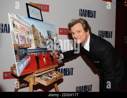 Colin Firth arriva sul tappeto rosso alla prima mondiale di Gambit, sponsorizzata da Netflix. Copyright Doug Peters EMPICS intrattenimento Foto Stock