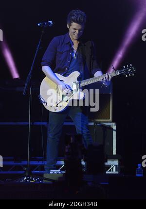 Andy Brown di Lawson sul palco durante il Capital FM Jingle Bell Ball 2012 presso la O2 Arena, Londra. Foto Stock