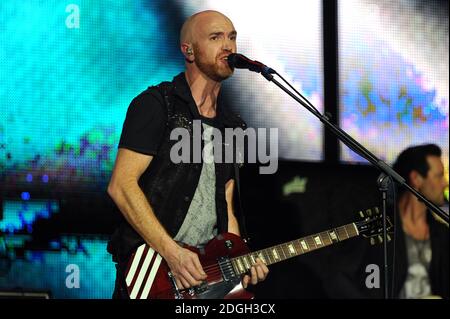 Mark Sheehan dello script sul palco durante il Capital FM Jingle Bell Ball 2012 presso la O2 Arena, Londra. Foto Stock