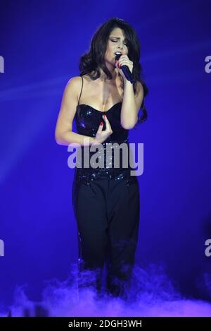 Cheryl Cole di Girls Aloud sul palco durante il 2012 Capital FM Jingle Bell Ball presso la O2 Arena, Londra. Foto Stock