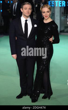 Martin Freeman e il partner Amanda Abbington arrivano a The Hobbit, un inaspettato Journey Premiere, Odeon Cinema, Leicester Square, Londra. Foto Stock