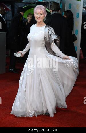 Helen Mirren arriva all'EE British Academy Film Awards 2013, The Royal Opera House, Londra. Foto Stock