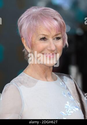 Helen Mirren arriva all'EE British Academy Film Awards 2013, The Royal Opera House, Londra. Foto Stock