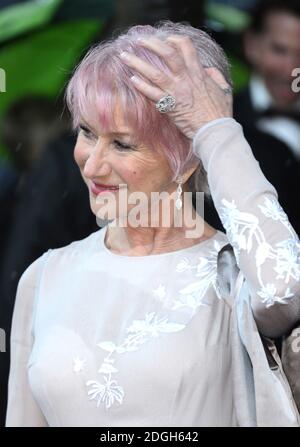 Helen Mirren arriva all'EE British Academy Film Awards 2013, The Royal Opera House, Londra. Foto Stock