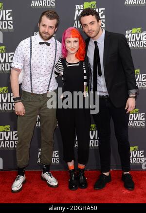 Jeremy Davis, Hayley Williams e Taylor York di Paramore in arrivo ai MTV Movie Awards 2013, Sony Pictures Studios, Culver City, Los Angeles. Foto Stock