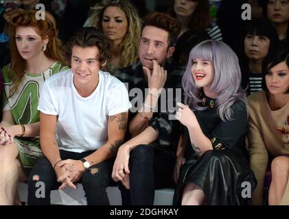 Nicola Roberts, Harry Styles, Nick Grimshaw e Kelly Osbourne partecipano alla House of Holland Catwalk Show Catwalk Show, parte della London Fashion Week, Primavera Estate 2014, Goldsmiths Hall. Foto Stock