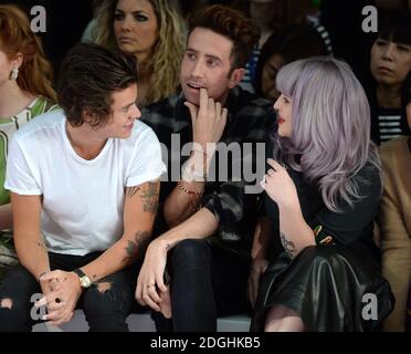 Nicola Roberts, Harry Styles, Nick Grimshaw e Kelly Osbourne partecipano alla House of Holland Catwalk Show Catwalk Show, parte della London Fashion Week, Primavera Estate 2014, Goldsmiths Hall. Foto Stock