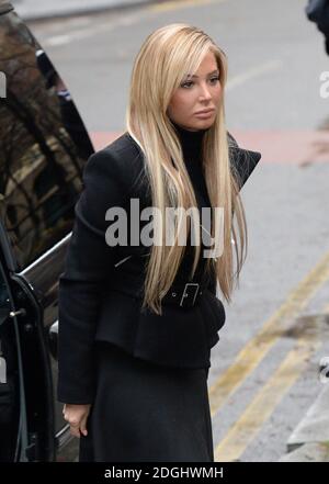 Tulisa Contostavlos in arrivo a Southwark Crown Court per far fronte alle accuse di droga, Londra. Foto Stock