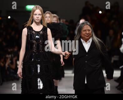 John Rocha Catwalk Show, parte della London Fashion Week Autunno Inverno 2014, BFC Courtyard Show Space, Somerset House. Foto Stock