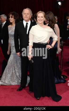 Meryl Streep e suo marito Don Gummer arrivarono all'86th Academy Awards tenutosi al Dolby Theatre di Hollywood, Los Angeles, California, USA, 2 marzo 2014. Foto Stock