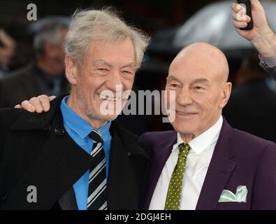 Patrick Stewart e Sir Ian McKellen arrivano alla prima britannica di X-Men: Giorni del futuro passato, Odeon Cinema, Leicester Square, Londra. Foto Stock