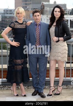 Jason Biggs, Taylor Schilling e Laura Prepon assistere ad una fotocellula per la serie Netflix Orange è il New Black, il Soho Hotel, Londra. Foto Stock