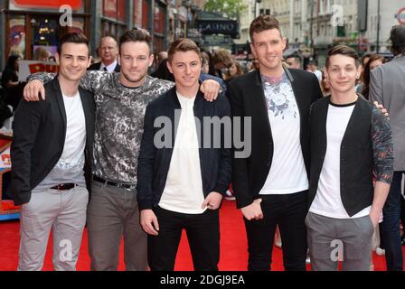 Collabro arriva alla prima mondiale di Pudsey the Dog, The Movie, Vue Cinema, Leicester Square, Londra Foto Stock