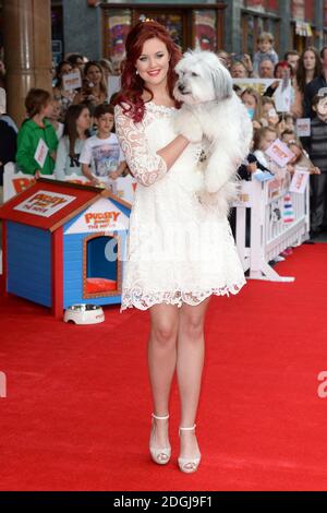 Ashleigh Butler e Pudsey arrivano alla prima mondiale di Pudsey il cane, il film, Vue Cinema, Leicester Square, Londra Foto Stock