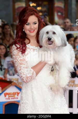 Ashleigh Butler e Pudsey arrivano alla prima mondiale di Pudsey il cane, il film, Vue Cinema, Leicester Square, Londra Foto Stock