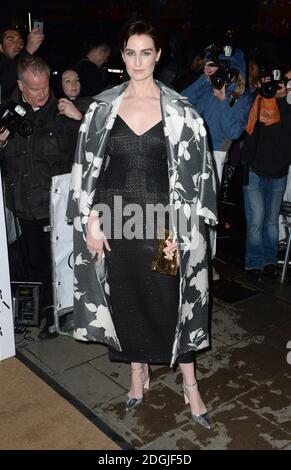 Erin o'Connor arriva al Harpers Bazaar Women of the Year Awards, Claridges Hotel, Londra. Foto Stock