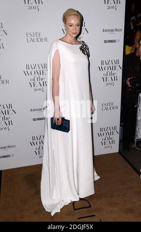 Gwendoline Christie arriva all'Harpers Bazaar Women of the Year Awards, Claridges Hotel, Londra. Foto Stock