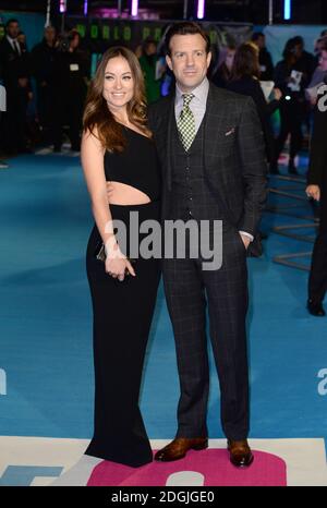 Olivia Wilde e Jason Sudeikis partecipano all'orribile Bosses 2 Premiere, Odeon West End Cinema, Leicester Square, Londra. Foto Stock