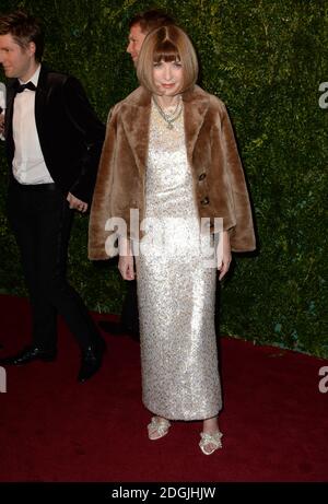 Anna Wintour arriva al Teatro Palladium di Londra per la sessantesima serata Standard Theatre Awards. Foto Stock