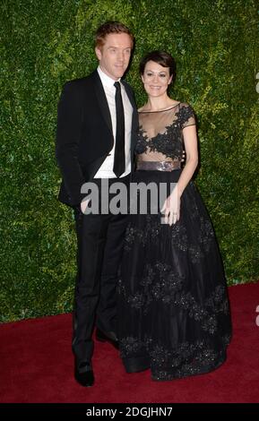Damian Lewis e la moglie Helen McCrory arrivano al 60° Teatro standard serale, il Palladium Theatre di Londra. Foto Stock