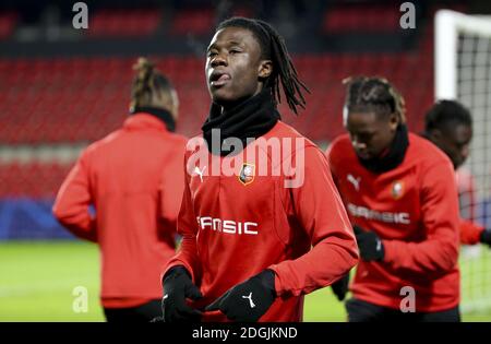 Eduardo Camavinga di Stade Rennais si riscalda prima della UEFA Champions League, partita di calcio del Gruppo e tra Stade Rennais e S / LM Foto Stock