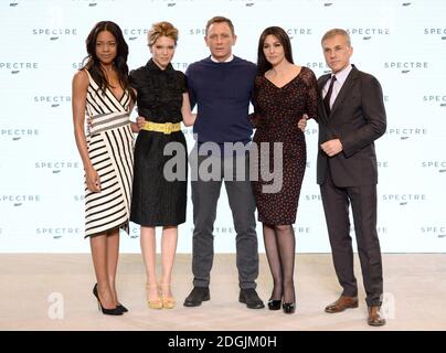 Naomie Harris, Lea Seydoux, Daniel Craig, Monica Bellucci e Christoph Waltz partecipano all'annuncio dal vivo DI BOND 24 per segnare l'inizio della produzione del 24° film di Bond tenuto a Pinewood Studios di Londra il titolo e il cast del 24° film di Bond sono stati rivelati, Segna l'inizio della fotografia principale lunedì 8 dicembre Foto Stock