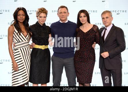 Naomie Harris, Lea Seydoux, Daniel Craig, Monica Bellucci e Christoph Waltz partecipano all'annuncio dal vivo DI BOND 24 per segnare l'inizio della produzione del 24° film di Bond tenuto a Pinewood Studios di Londra il titolo e il cast del 24° film di Bond sono stati rivelati, Segna l'inizio della fotografia principale lunedì 8 dicembre Foto Stock