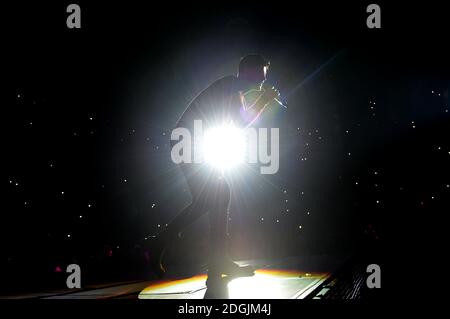 ESCLUSIVA Danny o'Donoghue dello script live sul palco durante la capitale FM Jingle Bell Ball 2014 tenutasi presso la O2 Arena di Londra Foto Stock