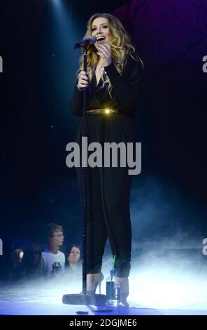 L'ESCLUSIVA Ella Henderson vive sul palco durante il Capital FM Jingle Bell Ball 2014 tenutosi presso la O2 Arena di Londra. Foto Stock