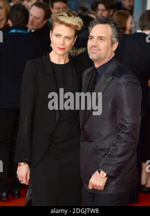 Sunrise Coigney e Mark Ruffalo partecipano all'EE British Academy Film Awards 2015 che si tiene alla Royal Opera House di Covent Garden, Londra UK. Foto Stock