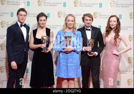 George MacKay e Olivia Grant nella Sala Stampa all'EE British Academy Film Awards 2015, con i migliori cortometraggi animati Jennifer Majka, Daisy Jacobs e Chris Hees (la più grande immagine) che si sono tenuti alla Royal Opera House di Covent Garden, Londra UK. Foto Stock