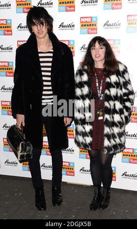 Faris Badwan e Rachel Zeffira degli occhi del gatto che frequentano il NME Awards 2015 con Austin Texas tenuto alla O2 Academy Brixton a Londra Foto Stock