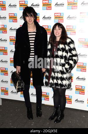 Faris Badwan e Rachel Zeffira degli occhi del gatto che frequentano il NME Awards 2015 con Austin Texas tenuto alla O2 Academy Brixton a Londra Foto Stock