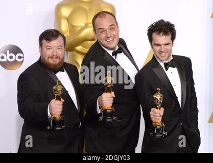 Thomas Curley, Craig Mann e ben Wilkins con il premio per il miglior mixaggio sonoro per 'Whiplash', nella sala stampa dell'87esimo Academy Awards tenutosi al Dolby Theatre di Hollywood, Los Angeles, CA, USA, 22 febbraio 2015. Foto Stock