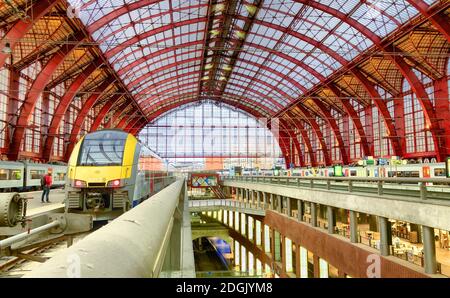 ANVERSA, BELGIO, settembre 2019: Livello superiore della stazione centrale di Anversa Foto Stock