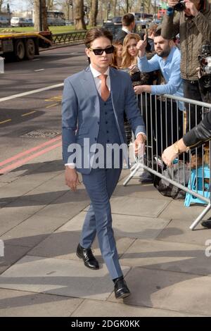 Joey Essex partecipa ai 2015 TRIC Awards al Grosvenor House Hotel di Londra. Foto Stock