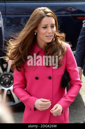 Catherine, la Duchessa di Cambridge, arriva alla Chiesa del Cristo, Gipsy Hill, Londra del sud. Foto Stock