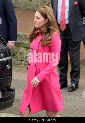 Catherine, la Duchessa di Cambridge, arriva alla Chiesa del Cristo, Gipsy Hill, Londra del sud. Foto Stock