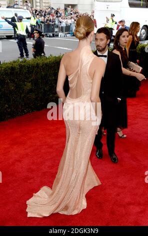 Rosie Huntington-Whiteley partecipa al Metropolitan Museum of Art Met Gala, a New York City, USA. (Credito obbligatorio: Doug Peters/EMPICS Entertainment) Foto Stock