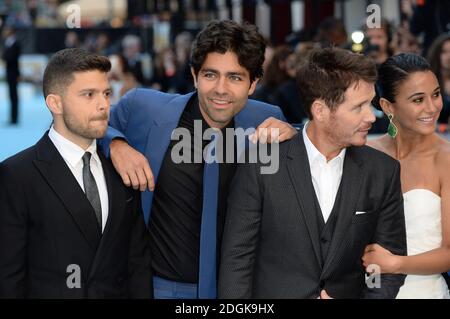 (Da sinistra a destra) Jerry Ferrara, Adrian Grenier, Kevin Connolly e Emmanuelle Chriqui alla prima cinematografica Entourage UK tenutasi a Vue West End, 3 Cranbourn Street, Leicester Square, Londra (credito obbligatorio: DOUG PETERS/ EMPICS Entertainment) Foto Stock