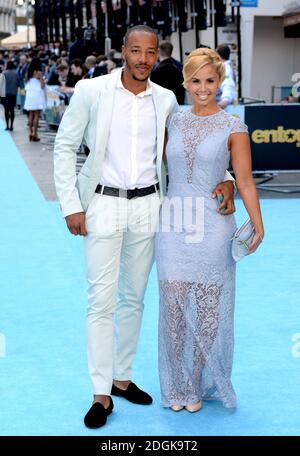 Shanie Ryan e Tony Sinclair partecipano alla prima del cinema Entourage UK tenutasi a Vue West End, 3 Cranbourn Street, Leicester Square, Londra (credito obbligatorio: DOUG PETERS/ EMPICS Entertainment) Foto Stock