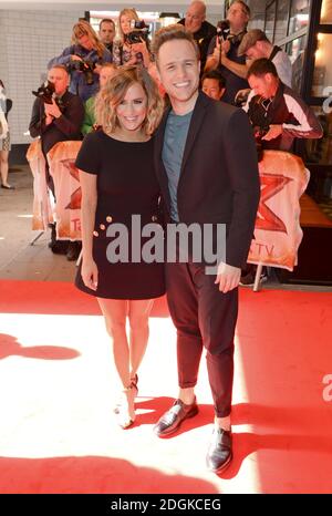 Caroline Flack e Olly Murs partecipano all'X Factor Media Launch tenutosi presso Playhouse Central su Shaftesbury Avenue, Londra. Il credito fotografico dovrebbe essere: Doug Peters/ EMPICS Entertainment Foto Stock