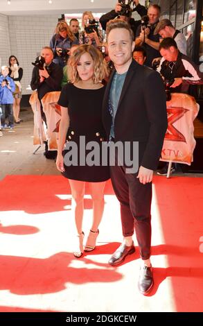 Caroline Flack e Olly Murs partecipano all'X Factor Media Launch tenutosi presso Playhouse Central su Shaftesbury Avenue, Londra. Il credito fotografico dovrebbe essere: Doug Peters/ EMPICS Entertainment Foto Stock