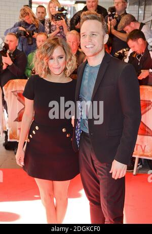 Caroline Flack e Olly Murs partecipano all'X Factor Media Launch tenutosi presso Playhouse Central su Shaftesbury Avenue, Londra. Il credito fotografico dovrebbe essere: Doug Peters/ EMPICS Entertainment Foto Stock