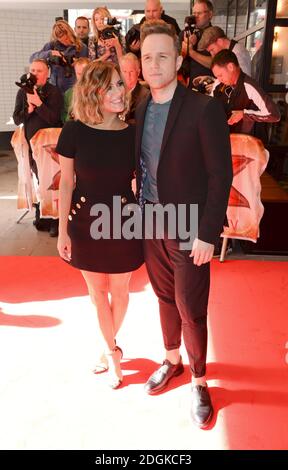 Caroline Flack e Olly Murs partecipano all'X Factor Media Launch tenutosi presso Playhouse Central su Shaftesbury Avenue, Londra. Il credito fotografico dovrebbe essere: Doug Peters/ EMPICS Entertainment Foto Stock