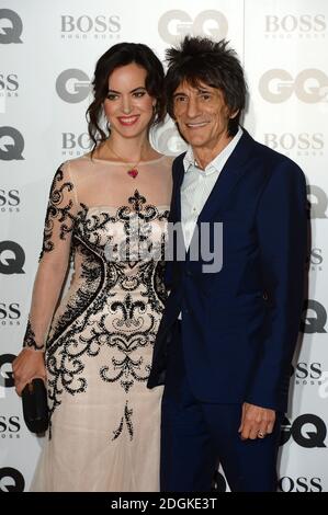 Ronnie Wood e Sally Humphreys partecipano al GQ Men of the Year Awards 2015 tenutosi presso la Royal Opera House, Bow Street, Londra Foto Stock