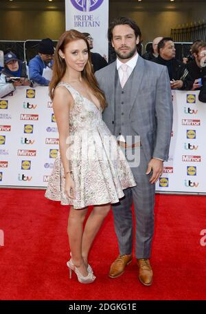 Una Healy e ben Foden in arrivo per il Pride of Britain Awards 2015, a Grosvenor House, Park Lane, Londra. Il credito immagine dovrebbe essere: Doug Peters / EMPICS Entertainment Foto Stock