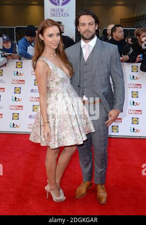 Una Foden e ben Foden in arrivo per il Pride of Britain Awards 2015, a Grosvenor House, Park Lane, Londra. Il credito immagine dovrebbe essere: Doug Peters / EMPICS Entertainment Foto Stock